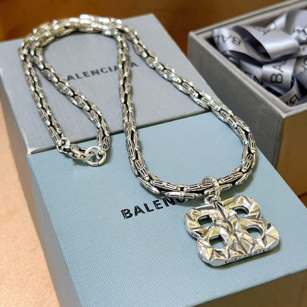 BALENCIAGA ネックレス 8色入 💎 - 画像 8