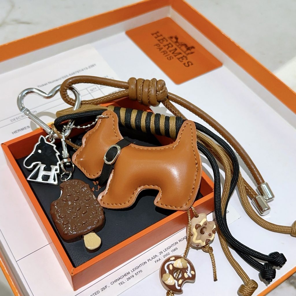 HERMES チャーム ブラウン 4色入 おしゃれなアクセサリー 🐴 - 画像 2