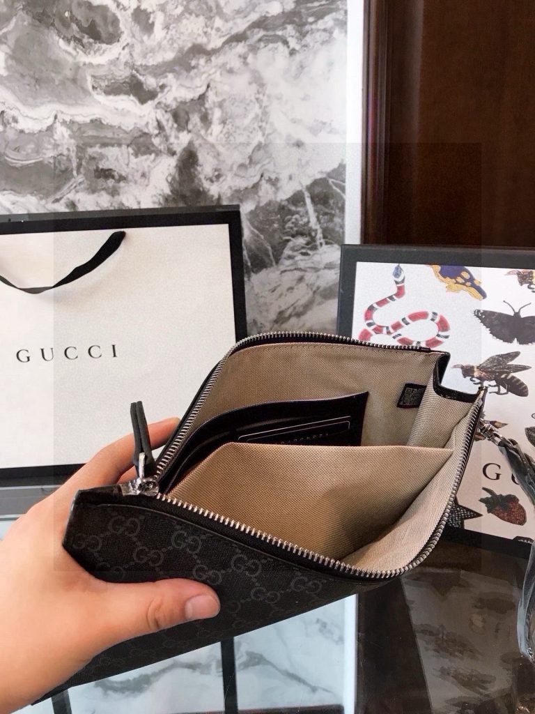 GUCCI ベルト付き ビーストデザイン メンズ ポーチ 黒 1色入 - 画像 6