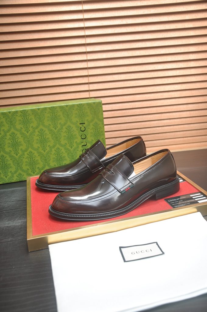 GUCCI メンズ ローファー ブラック 本革 41サイズ 1色入 💼 - 画像 3