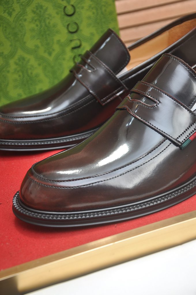 GUCCI メンズ ローファー ブラック 本革 41サイズ 1色入 💼 - 画像 8