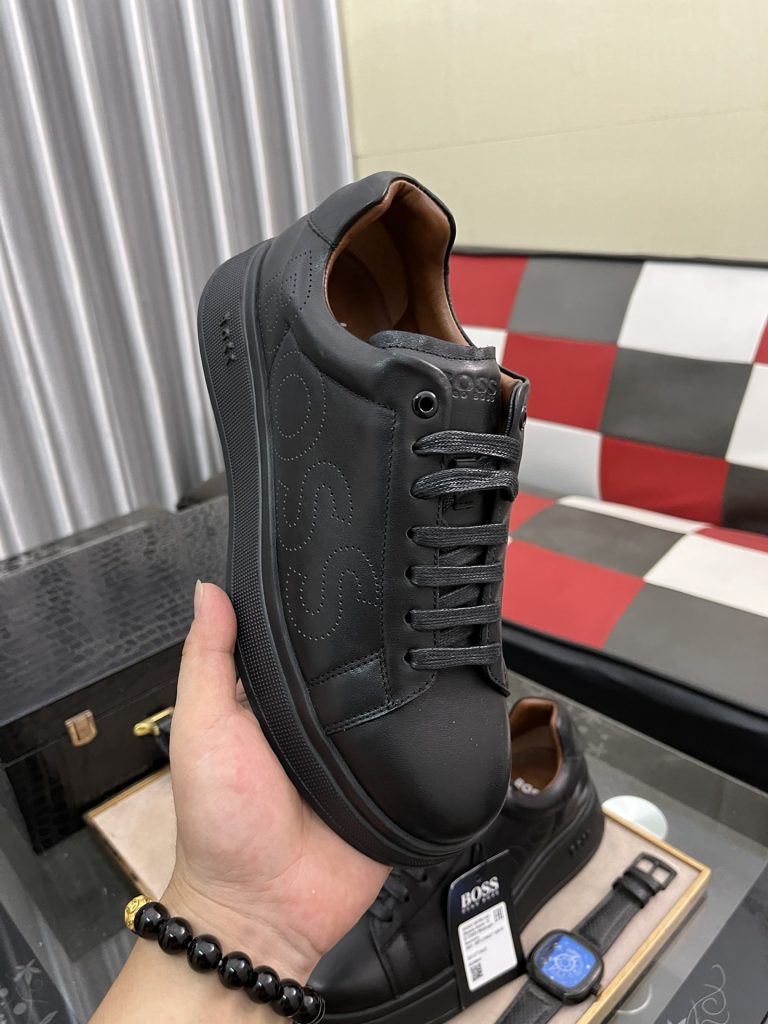 HUGO BOSS 男性用 レザースニーカー ブラック 1色入 🖤 高級感のあるスタイリッシュなデザイン ファッション性と快適さを兼ね備えた一足 - 画像 4