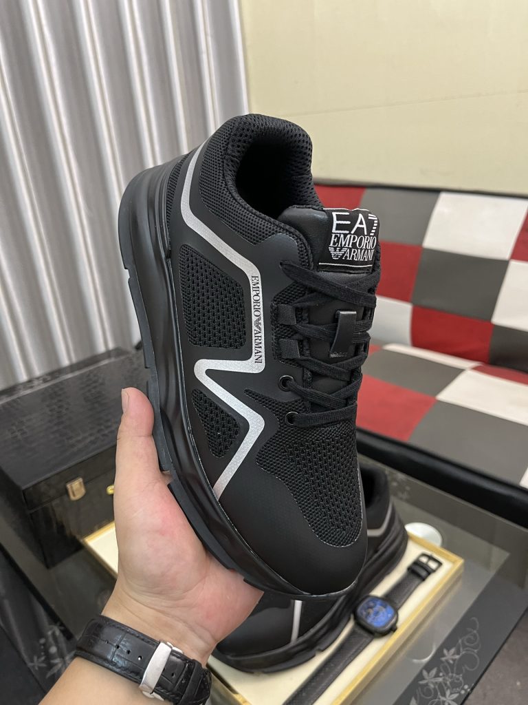 EMPORIO ARMANI メンズ スニーカー 5色展開 黒 メッシュ素材 軽量設計 2024年新作 🥿 - 画像 4