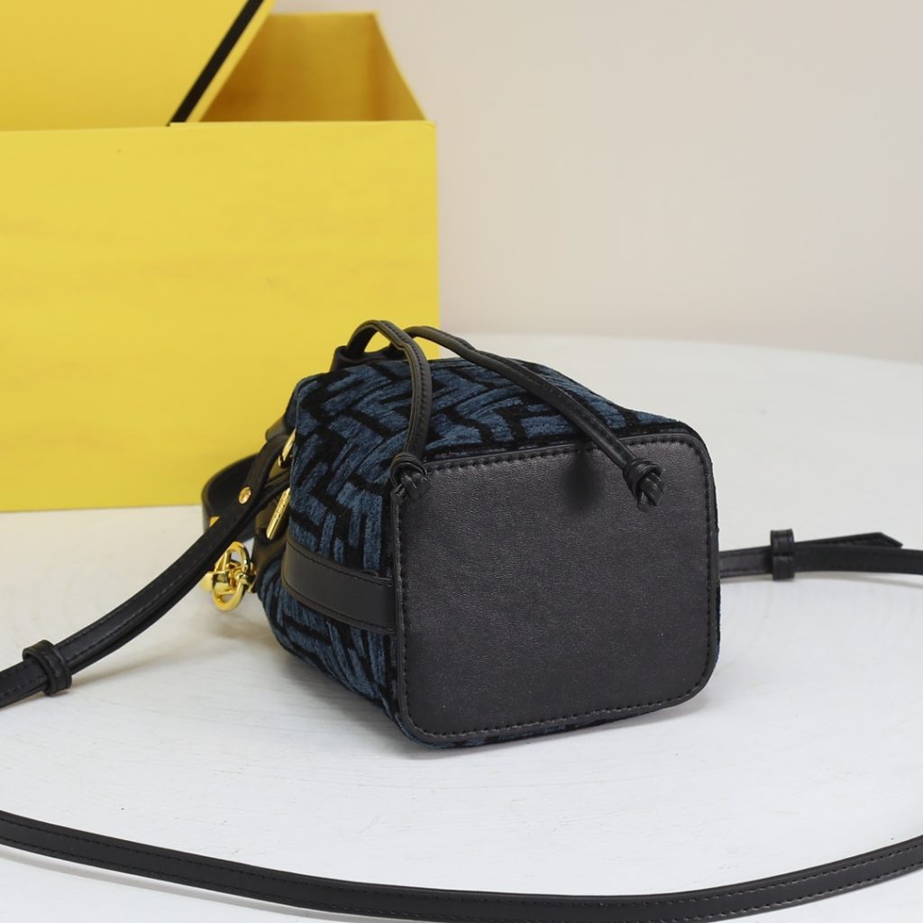 フェンディ FENDI MON TRESOR ズッカ柄 巾着バッグ 2色 ハンドバッグ ショルダーバッグ - 画像 3