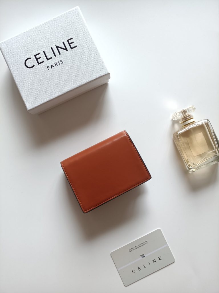 CELINE ピンクレッド キャメル ワルツ マイクロウォレット 軽量でコンパクトなデザイン、カード収納に最適。 - 画像 3