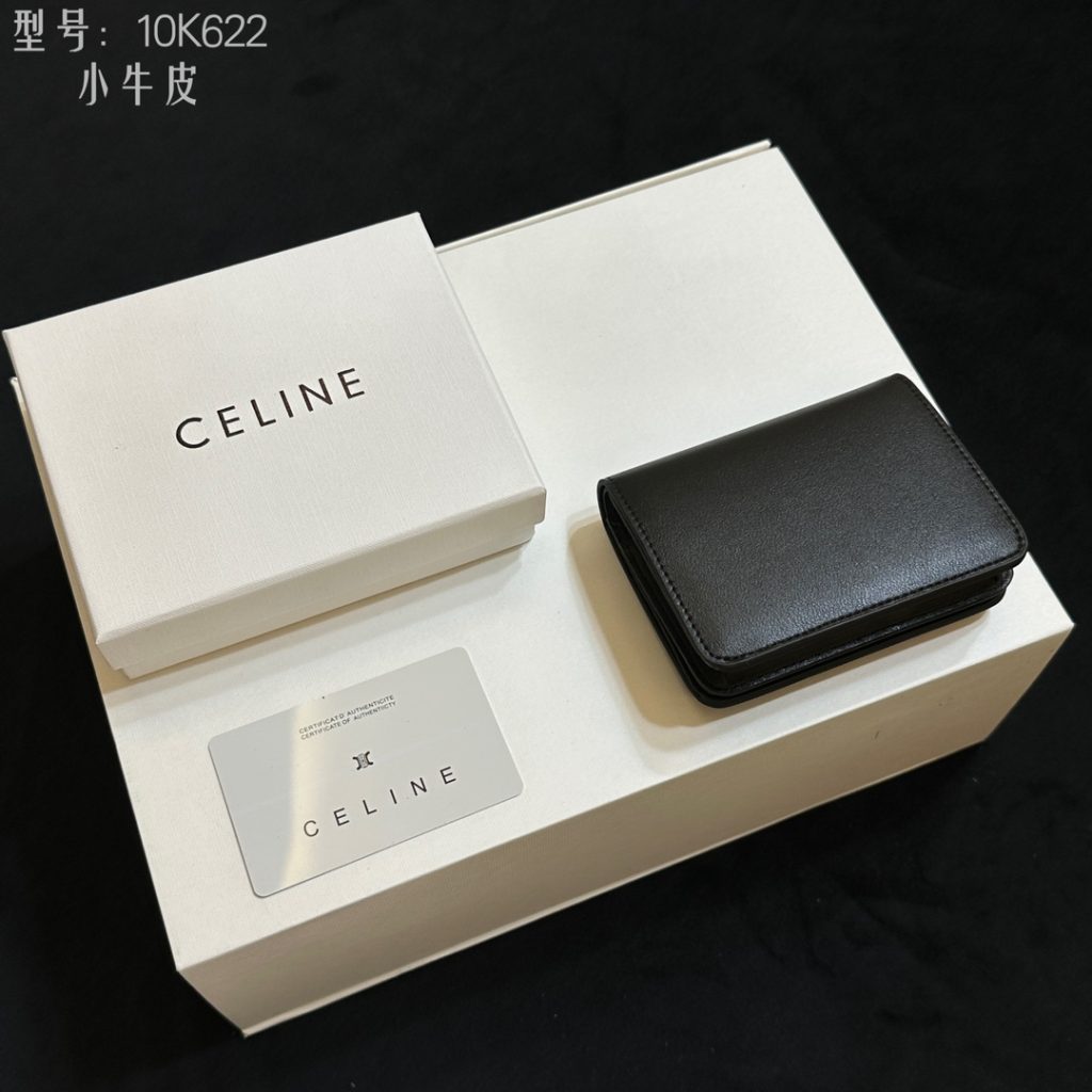 CELINE ブラック レザー カードケース 10K622 黒色 小牛革 二つ折り財布 ゴールド ロゴ付き - 画像 2