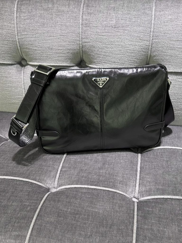 PRADA プラダ メンズ ショルダーバッグ 黒 1色入 - 画像 2