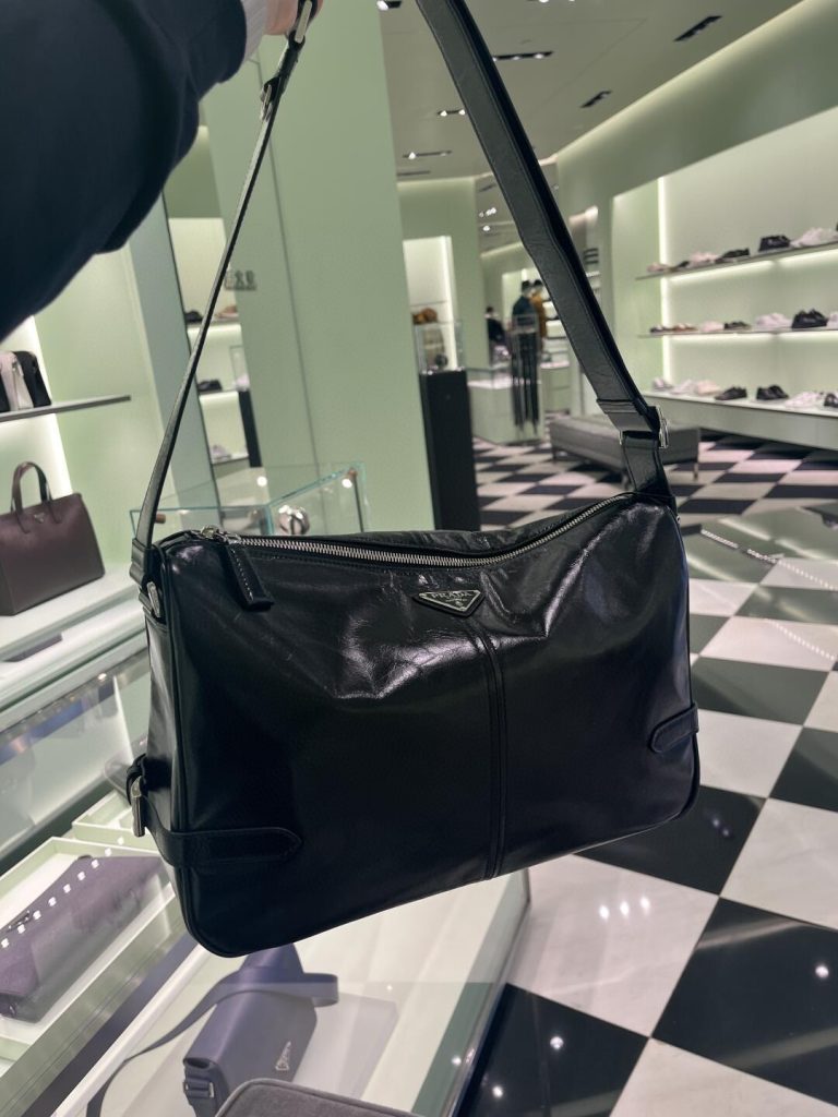 PRADA プラダ メンズ ショルダーバッグ 黒 1色入 - 画像 4