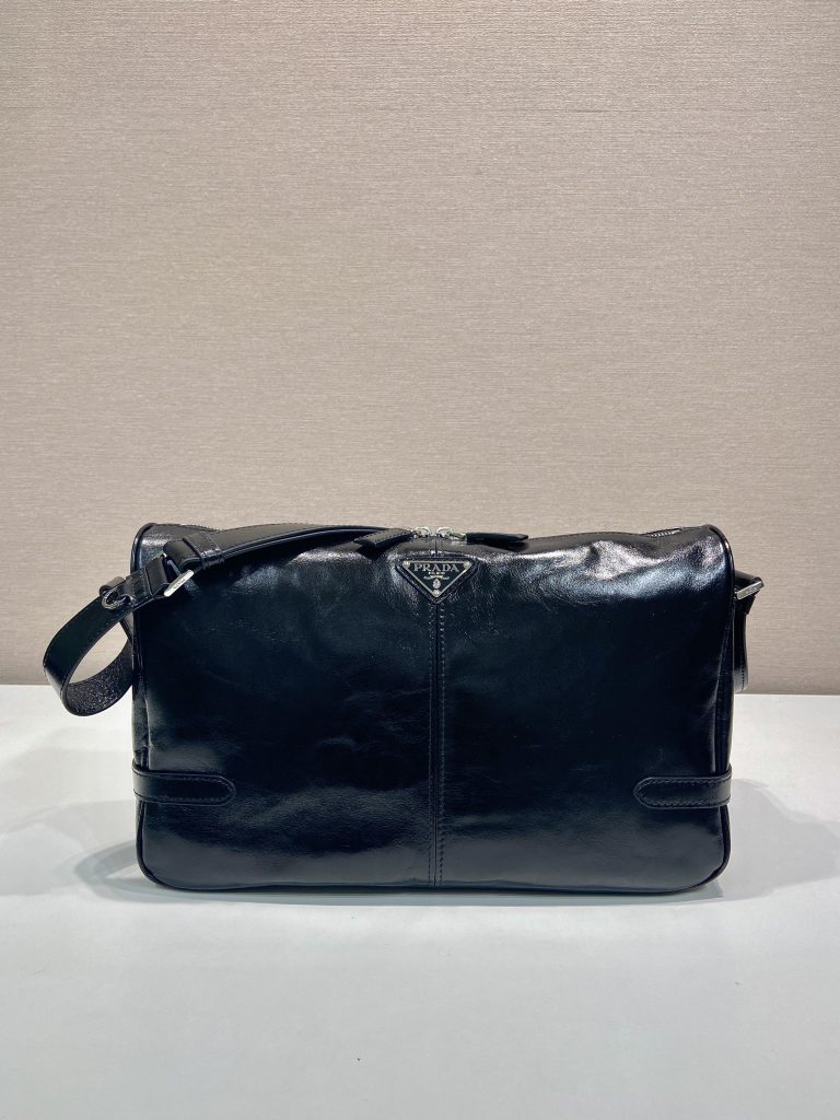 PRADA メンズ ミディアム ショルダーバッグ 黒 1色入 - 画像 3