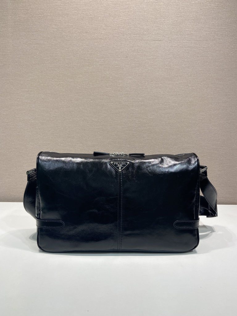 PRADA メンズ ミディアム ショルダーバッグ 黒 1色入 - 画像 4
