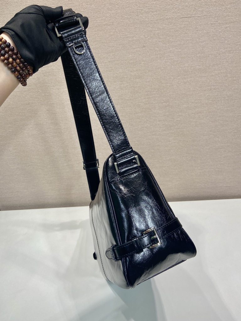 PRADA メンズ ミディアム ショルダーバッグ 黒 1色入 - 画像 6