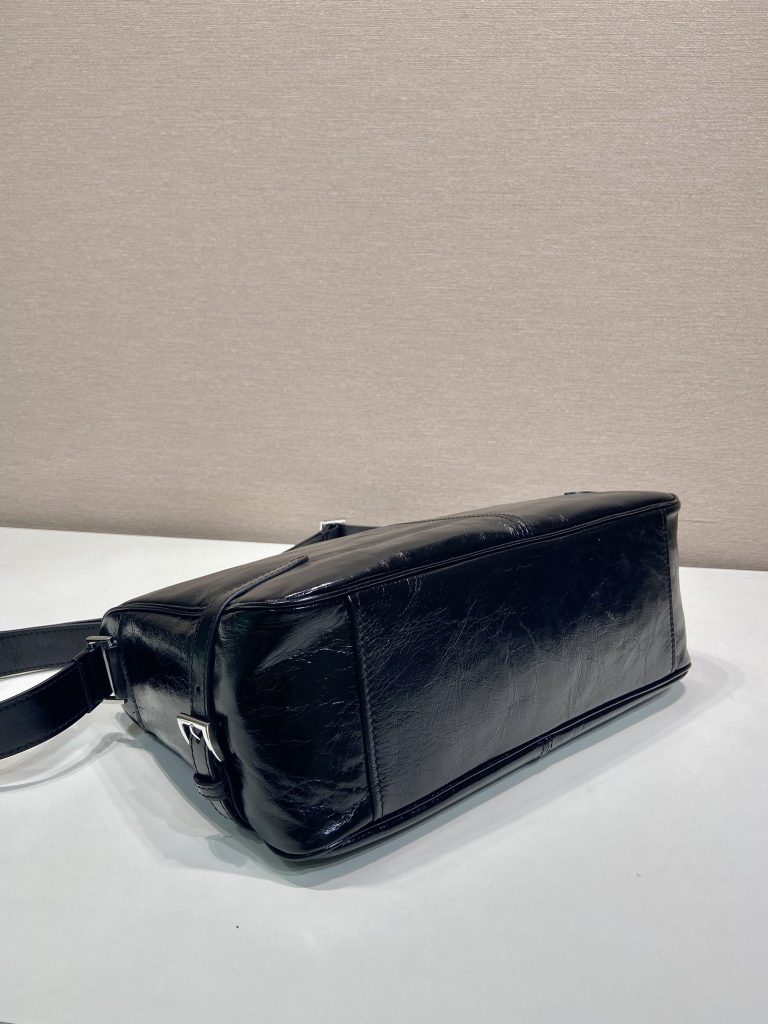 PRADA メンズ ミディアム ショルダーバッグ 黒 1色入 - 画像 7