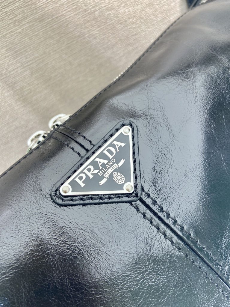 PRADA メンズ ミディアム ショルダーバッグ 黒 1色入 - 画像 8