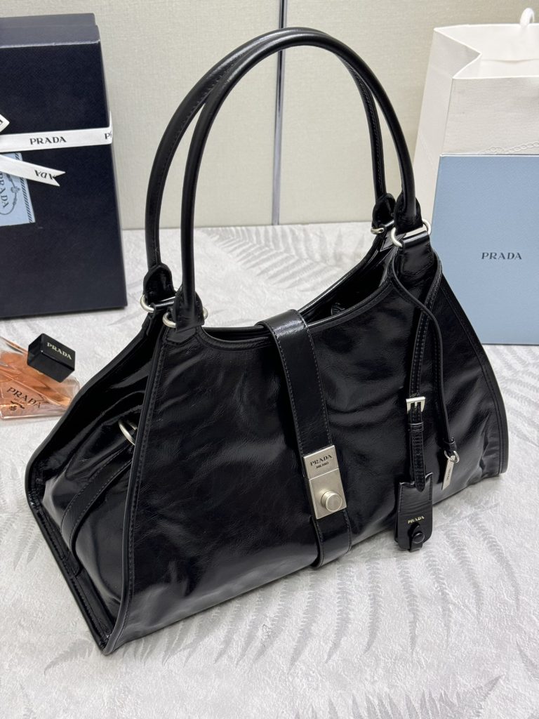 PRADA プラダ ハンドバッグ 黒 1色入 - 画像 2