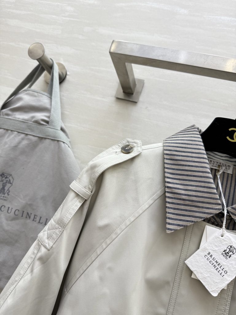 BRUNELLO CUCINELLI 440 ポリエステル バルーンシルエット ロング丈 ストライプ襟 | グレー - 画像 2