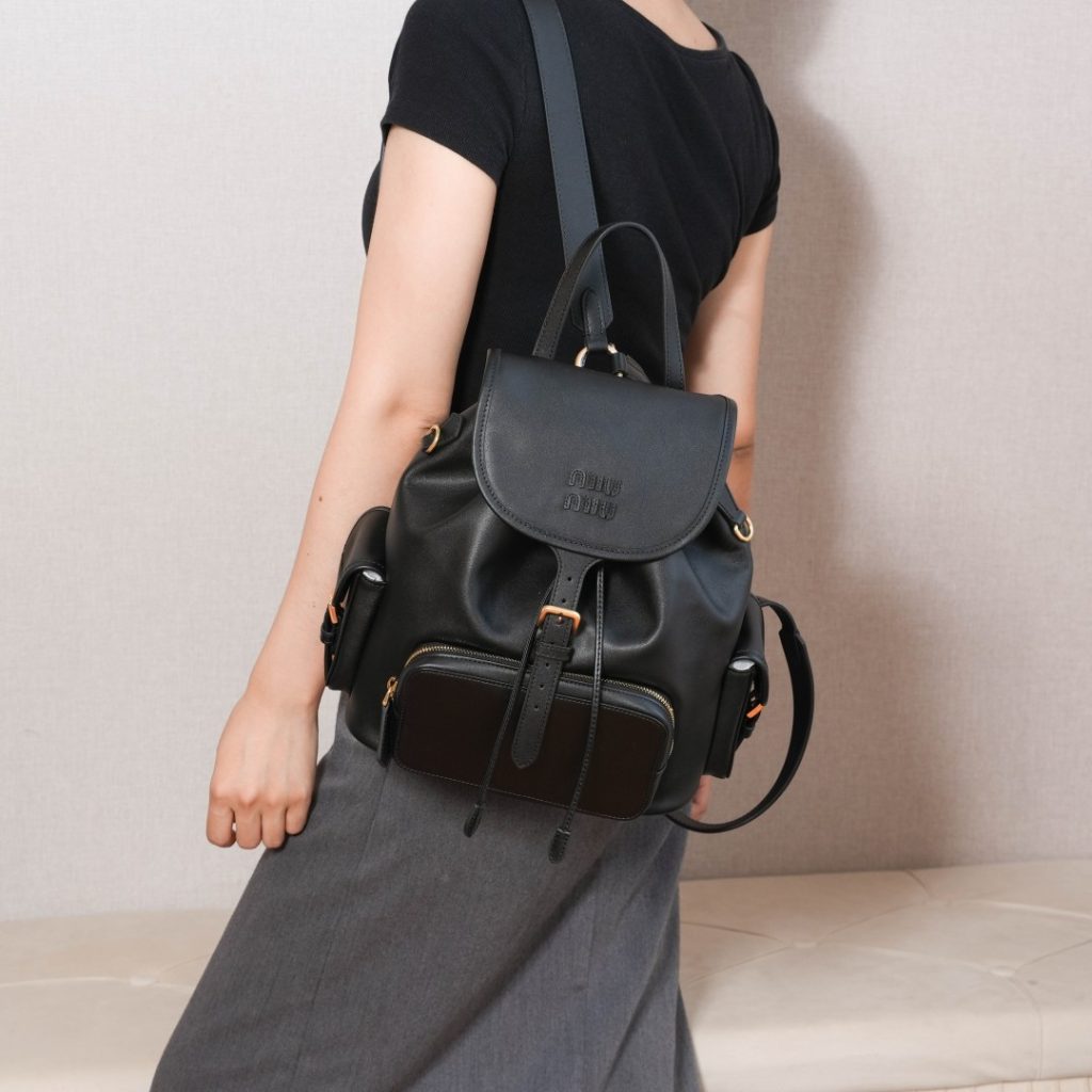 Miu Miu リュックサック | 通勤用 軽量 ブラック - 画像 4
