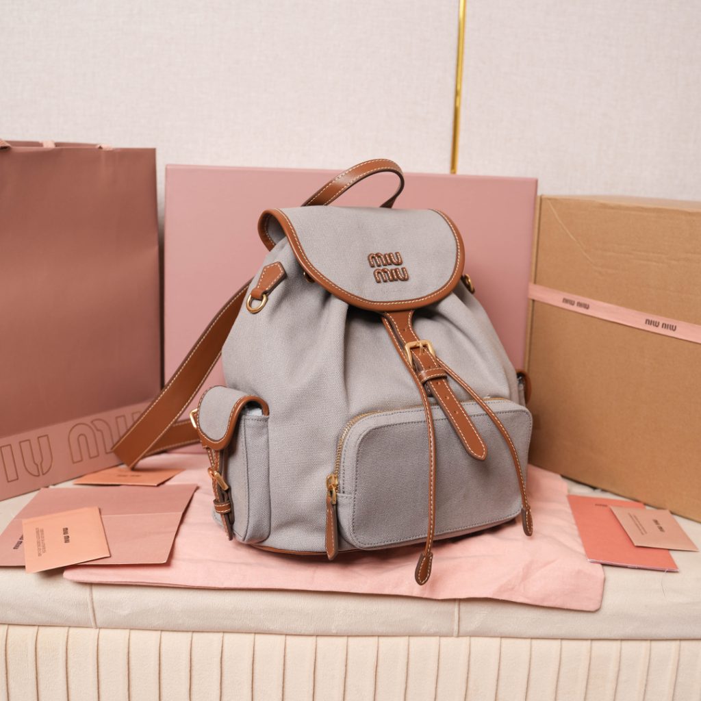 Miu Miu リュックサック | 軽量|グレー - 画像 2