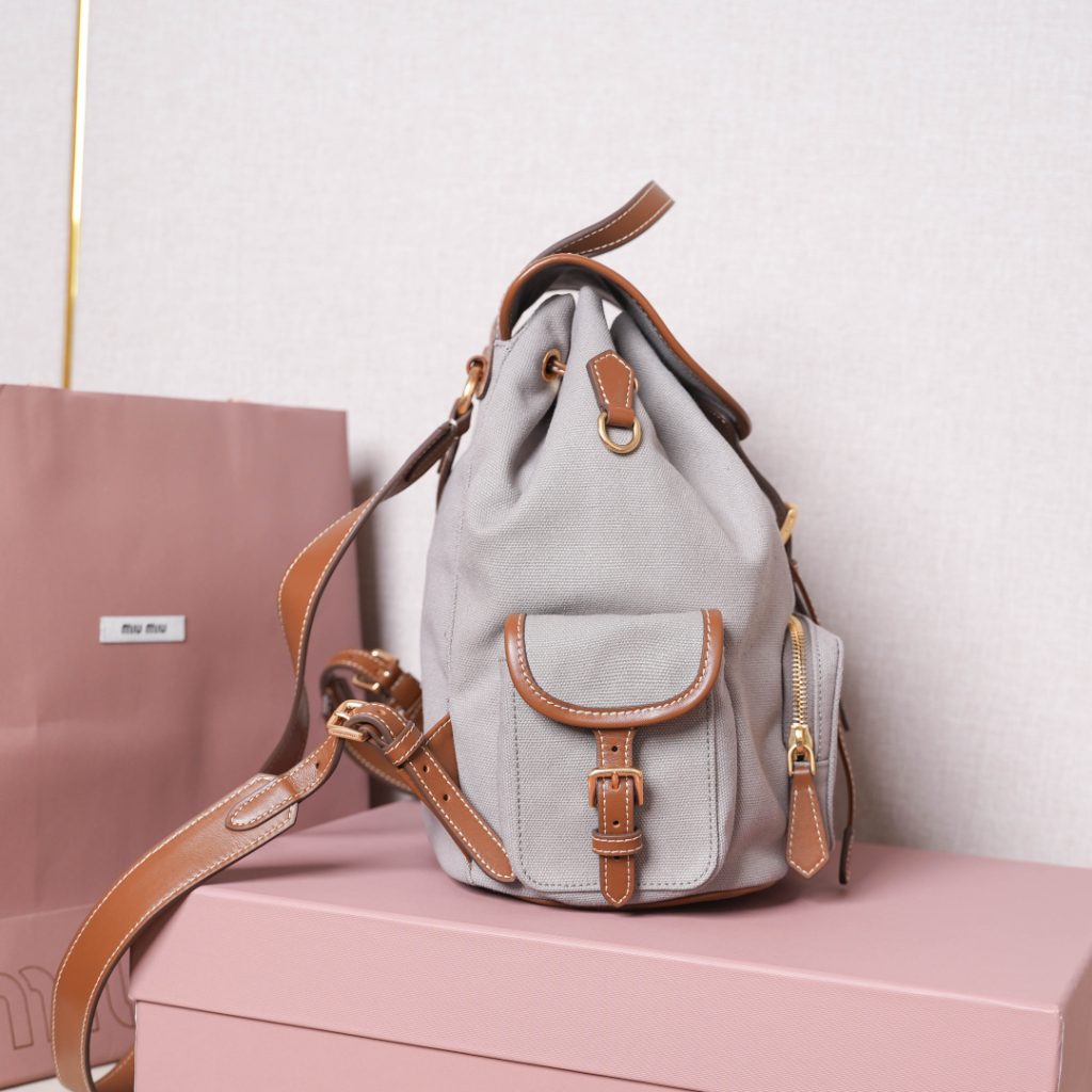Miu Miu リュックサック | 軽量|グレー - 画像 3