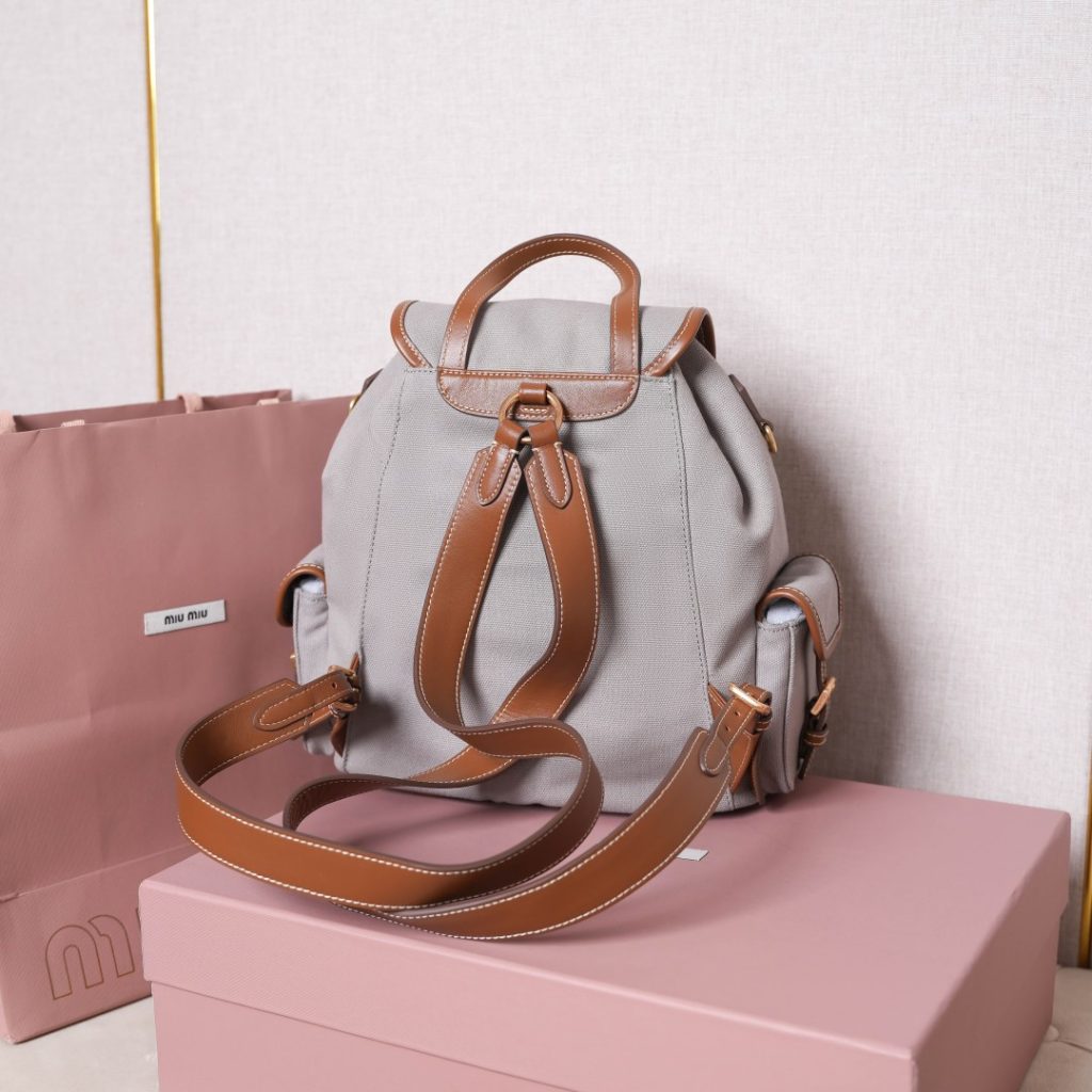 Miu Miu リュックサック | 軽量|グレー - 画像 4