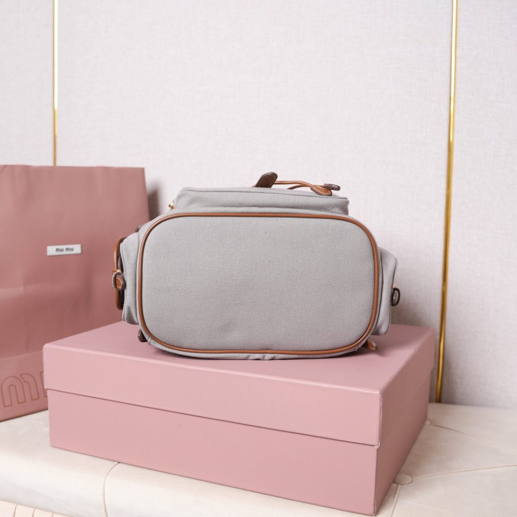Miu Miu リュックサック | 軽量|グレー - 画像 5