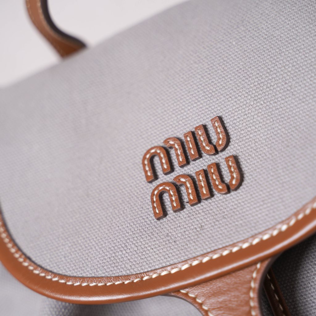 Miu Miu リュックサック | 軽量|グレー - 画像 8