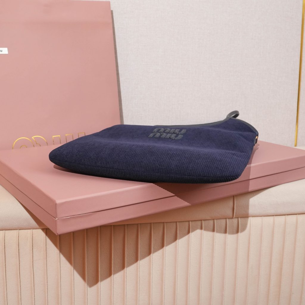 Miu Miu ミュウミュ キャンバストートバッグ | ナイロン コンパクト 安心収納 ブルー - 画像 6