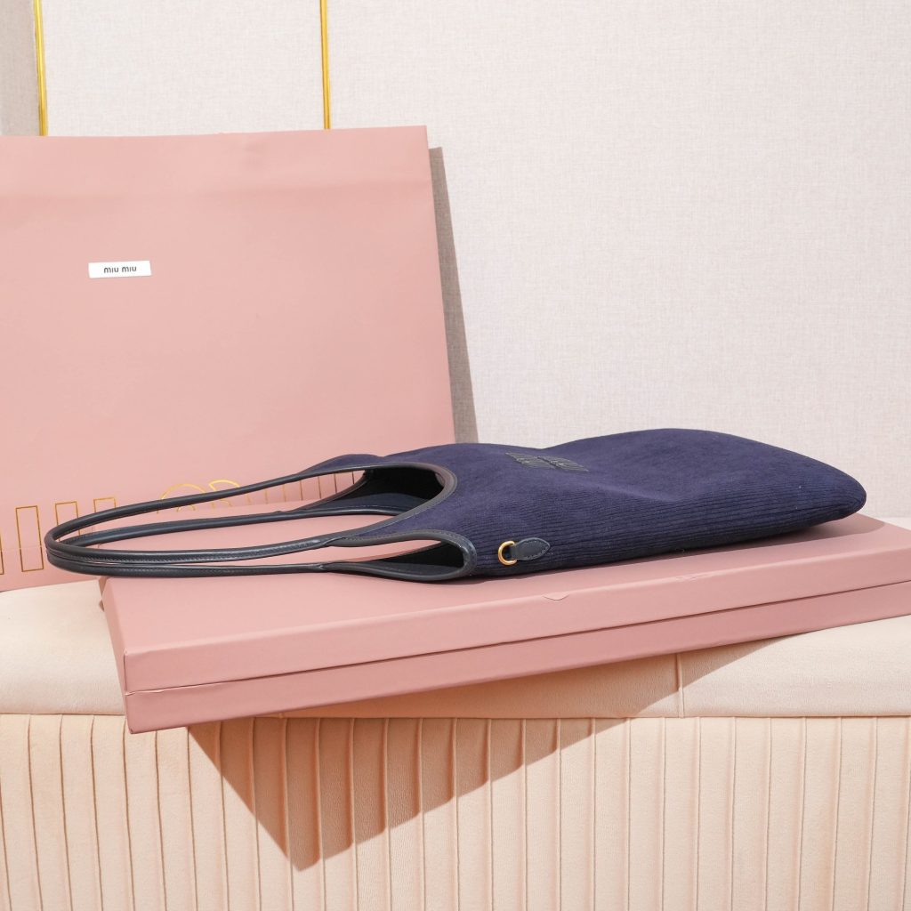 Miu Miu ミュウミュ キャンバストートバッグ | ナイロン コンパクト 安心収納 ブルー - 画像 7