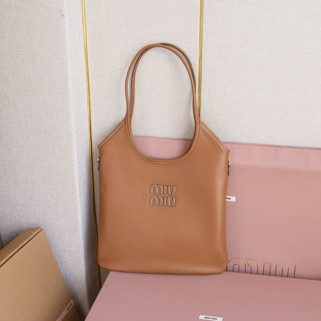miu miu レディーストートバッグ|コンパクト|ブラウン - 画像 2