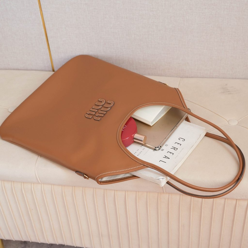 miu miu レディーストートバッグ|コンパクト|ブラウン - 画像 5