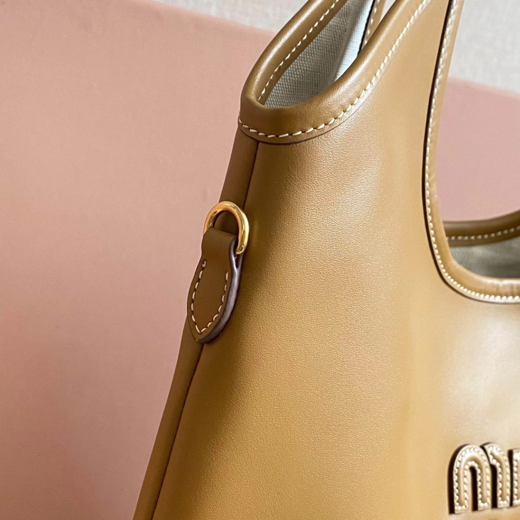 Miu Miu レディーストートバッグ | コンパクト | ベージュ - 画像 7