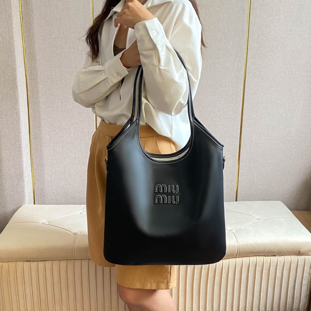 Miu Miu ハンドバッグ | ロゴ ブラック - 画像 4