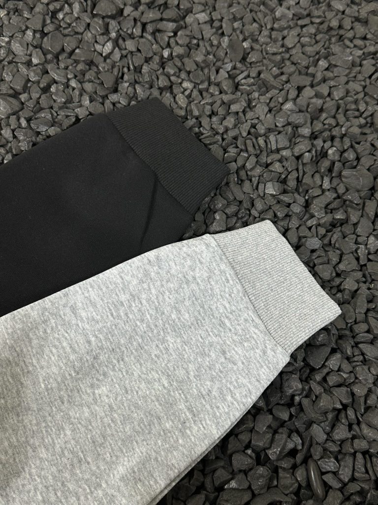 adidas セーター ロゴ入り 通勤カジュアル ミニロゴデザイン ホワイトブラックグレー全3色 - 画像 4