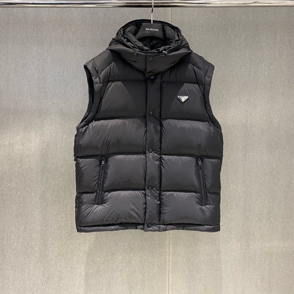 BALENCIAGA ダウンベスト ミニサイズ フード付き ダブルジップ ブラック レザー調 - 画像 4