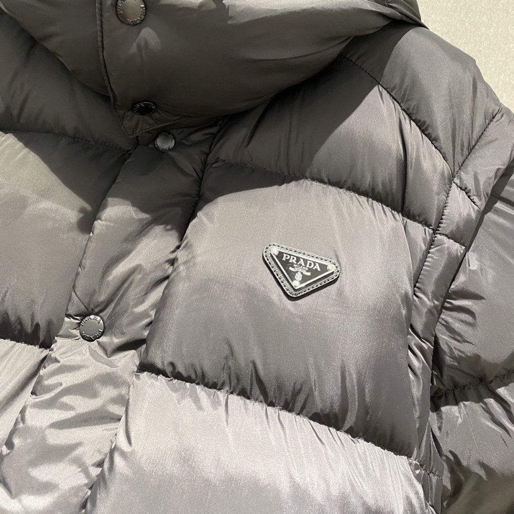 BALENCIAGA ダウンベスト ミニサイズ フード付き ダブルジップ ブラック レザー調 - 画像 8