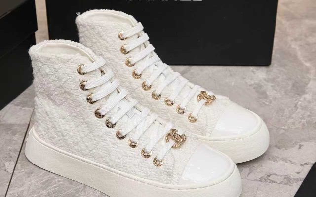 街歩き目線で見るCHANELのスニーカーの印象