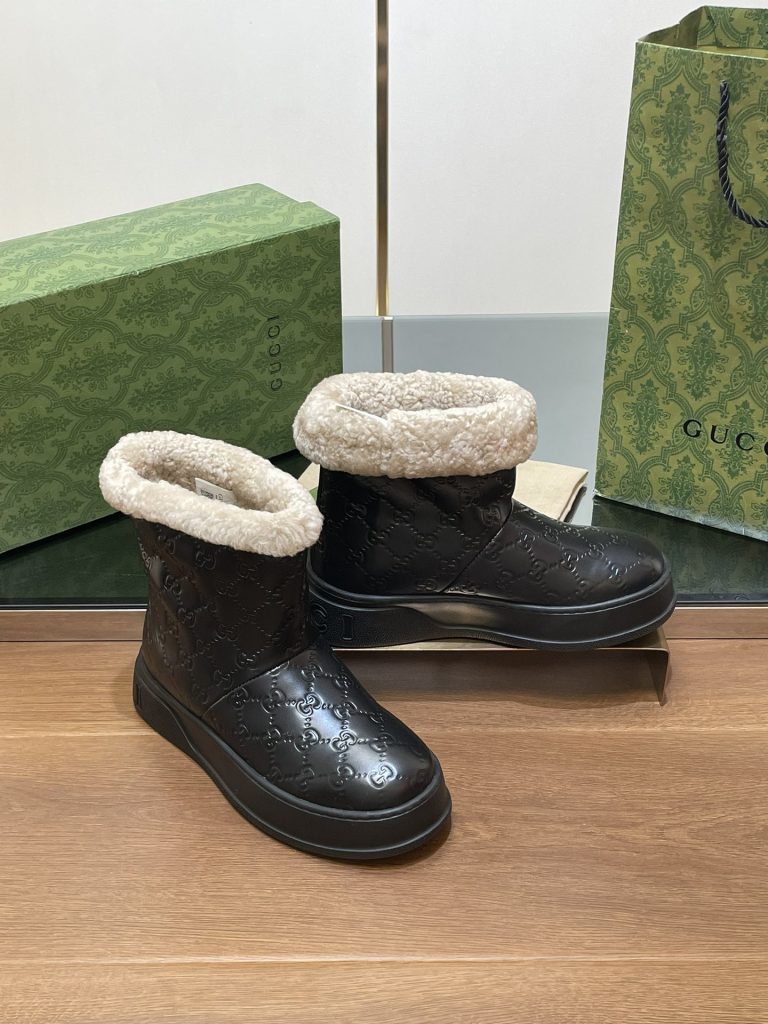 GUCCI グッチ ブーツ 本革 通勤 ブラック｜通勤に使いやすいシューズを写真で確認