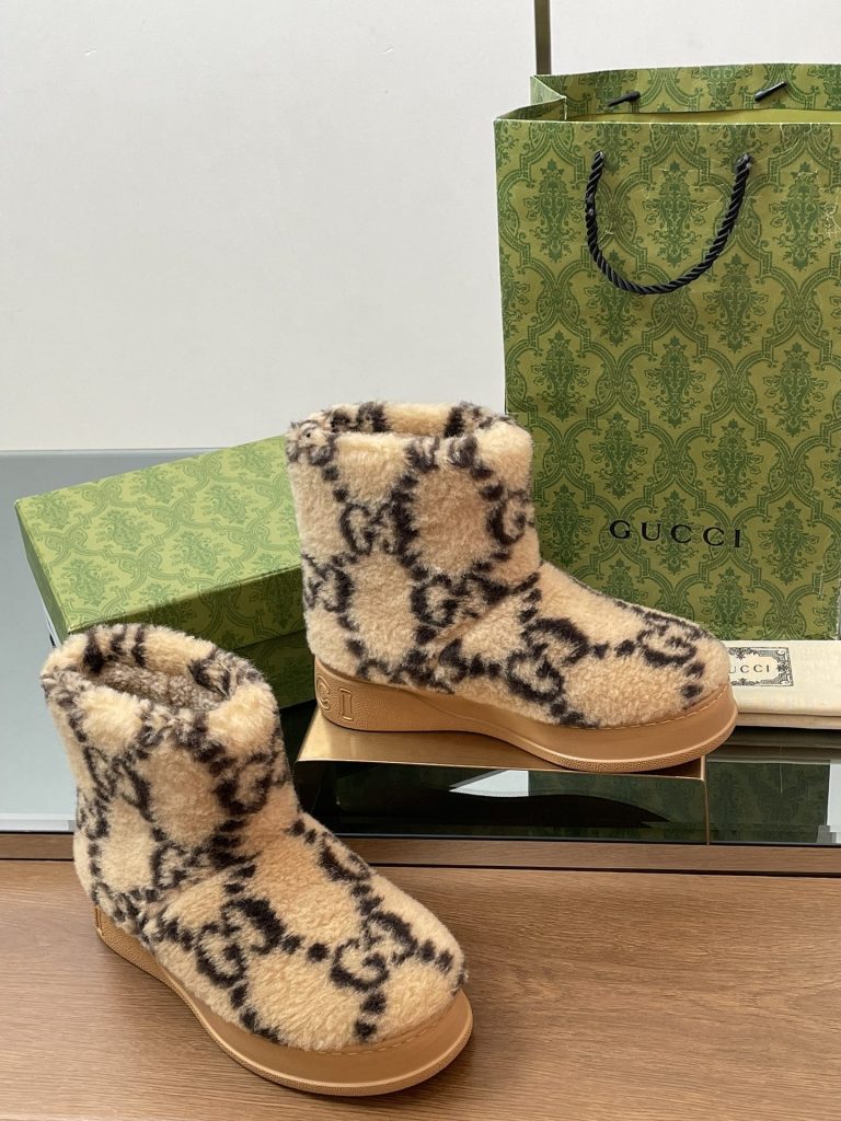 GUCCI グッチ フラットブーツ 本革 軽量 ブラック 全1色 シューズ｜雨の日に予算内で見たいポイント