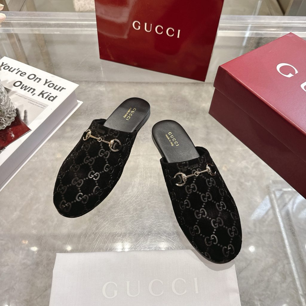 GUCCI グッチ ムートンサンダル ブラック 全1色 - 画像 2