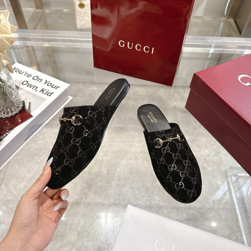GUCCI グッチ ムートンサンダル ブラック 全1色 - 画像 5