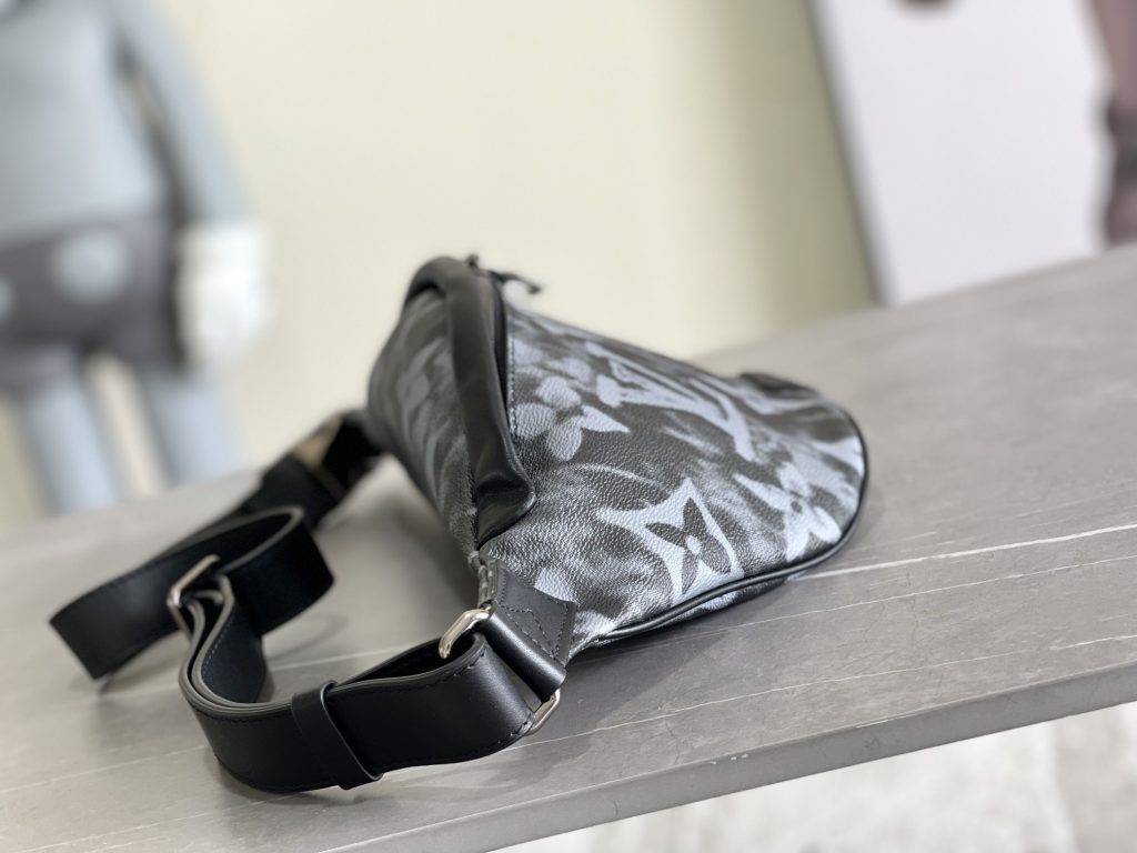 ルイヴィトン　LOUIS VUITTON　メンズ　 ボディバッグ　 ショルダーバッグ　ウエストバッグ　ポシェット　クロスボディバッグ　バック　モノグラム - 画像 3