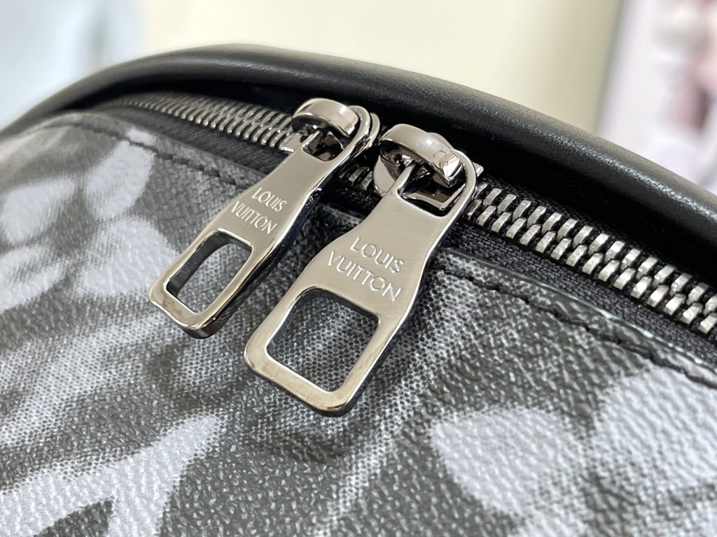 ルイヴィトン　LOUIS VUITTON　メンズ　 ボディバッグ　 ショルダーバッグ　ウエストバッグ　ポシェット　クロスボディバッグ　バック　モノグラム - 画像 4