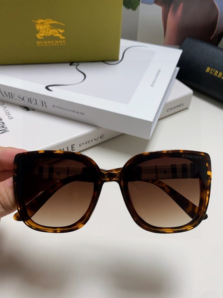 Burberry バーバリー サングラス フレーム レディース メンズ 男女兼用 チェック柄 大きめ カメリア柄 顔を小さく見せる 黒 茶 白 31419 全3色展開 - 画像 5