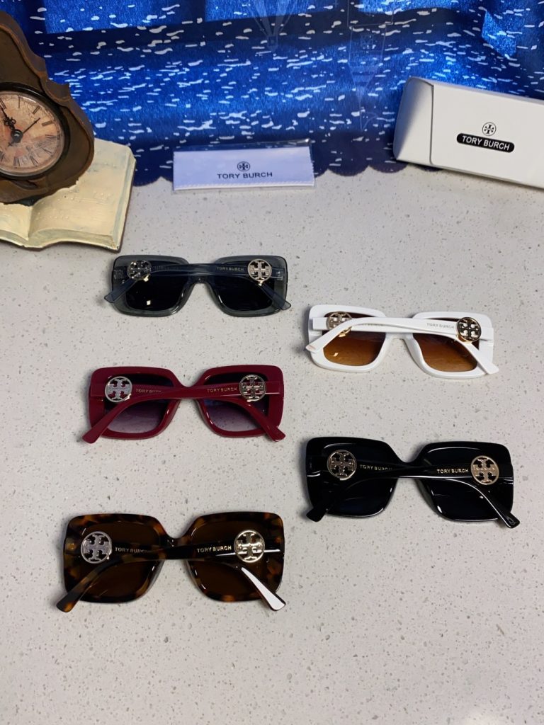 TORY BURCH トリー バーチ サングラス フラットシェイプ 大きめ レディース ブラック 多色展開 - 画像 3