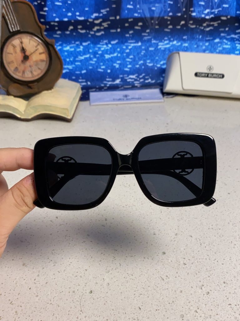 TORY BURCH トリー バーチ サングラス フラットシェイプ 大きめ レディース ブラック 多色展開 - 画像 7