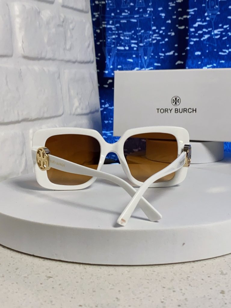 TORY BURCH トーリーバーチ サングラス フレーム：白 レディース 2025年新作 大きなスクエア型 インスタ風 モデル ウェア ブランド 5色展開 - 画像 6