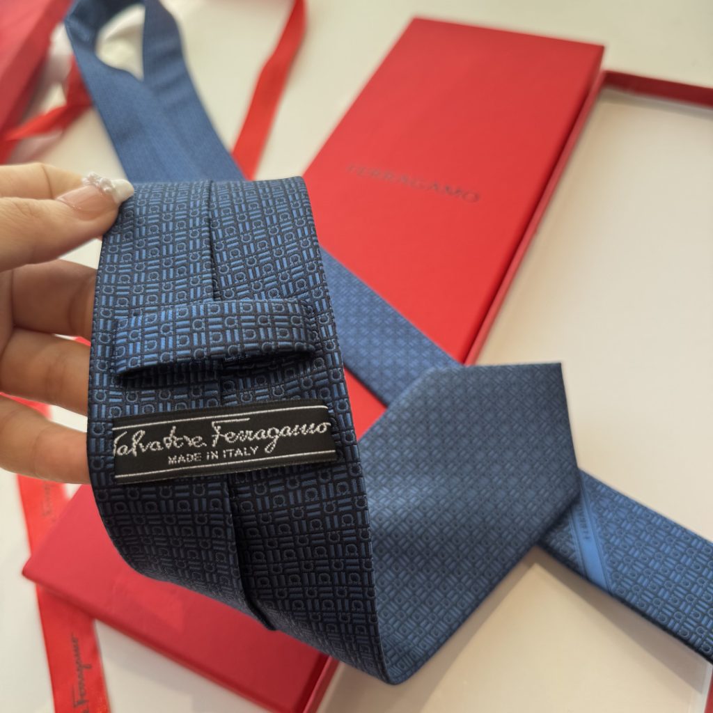 FERRAGAMO風 ネクタイ 結婚式 ホスト 衣装 高級シルク調 光沢 ネイビー - 画像 5