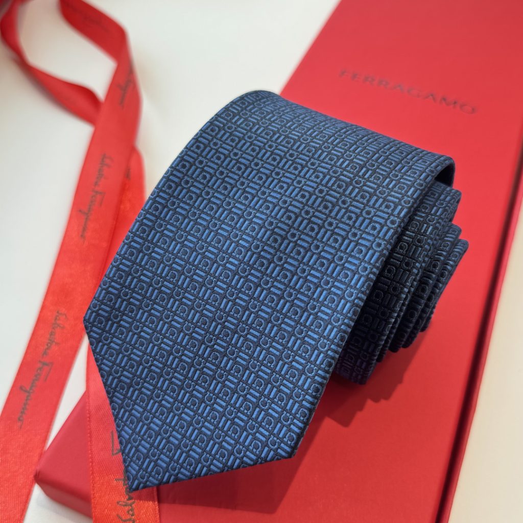 FERRAGAMO風 ネクタイ 結婚式 ホスト 衣装 高級シルク調 光沢 ネイビー - 画像 6