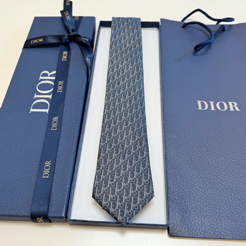 Dior風 ネクタイ ハイブランド調 結婚式 ホスト 衣装 高級シルク調 光沢 グレー - 画像 3