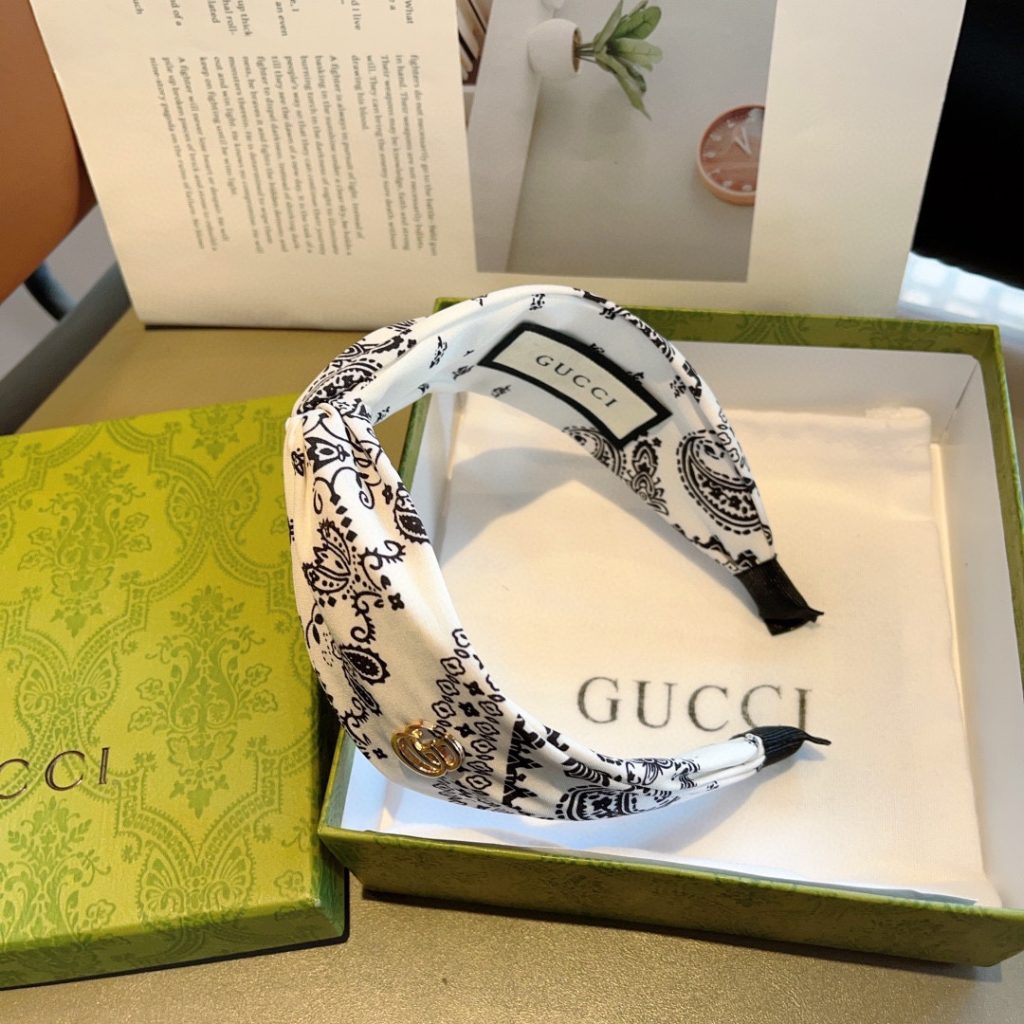 GUCCI グッチ ヘアアクセサリー バンダナ柄 ファッション ブランド ブラック ホワイト 全2色 - 画像 5
