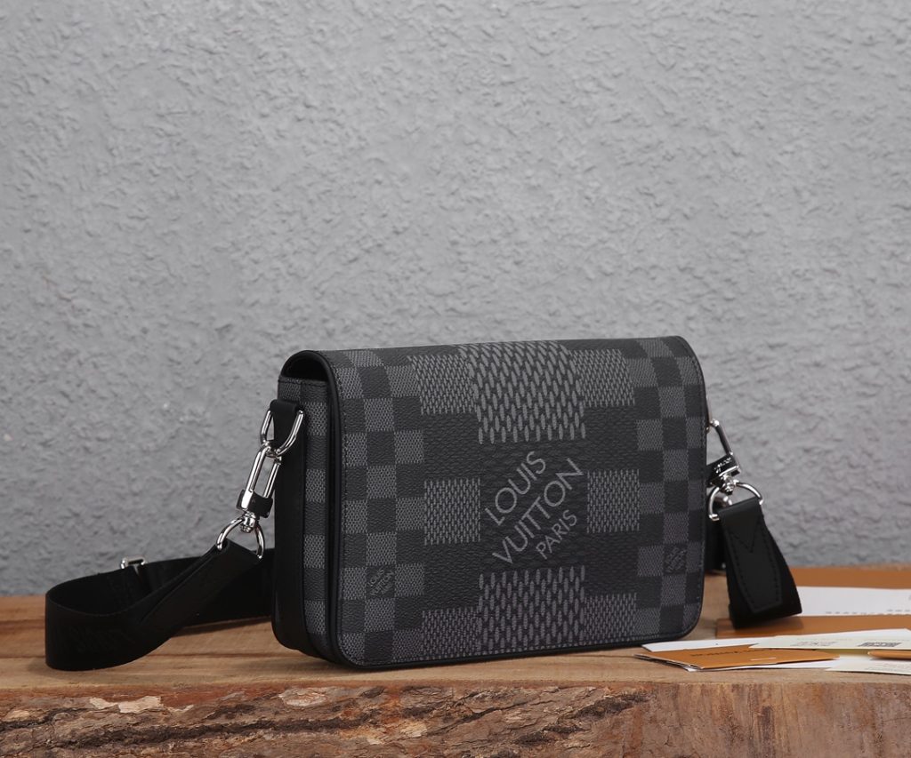 LOUIS VUITTON　ルイヴィトン　メンズ　ショルダーバッグ　ダミエ　3D　キャンバス　ステュディオ・メッセンジャー 　クロスボディ　バッグ　2色 - 画像 3
